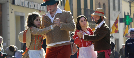 Montalcino, Tuscany: popular dance